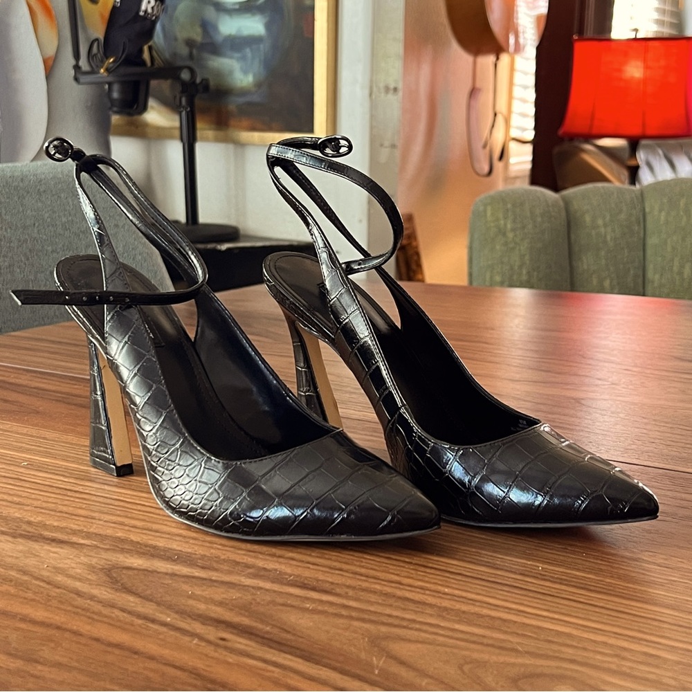 Elegant Black Crocodile-Embossed Women's Heels